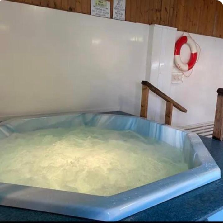 44 Gower Holiday Village Ty Gwyr Cosy 2 Bedroom Chalet Swansea Zewnętrze zdjęcie