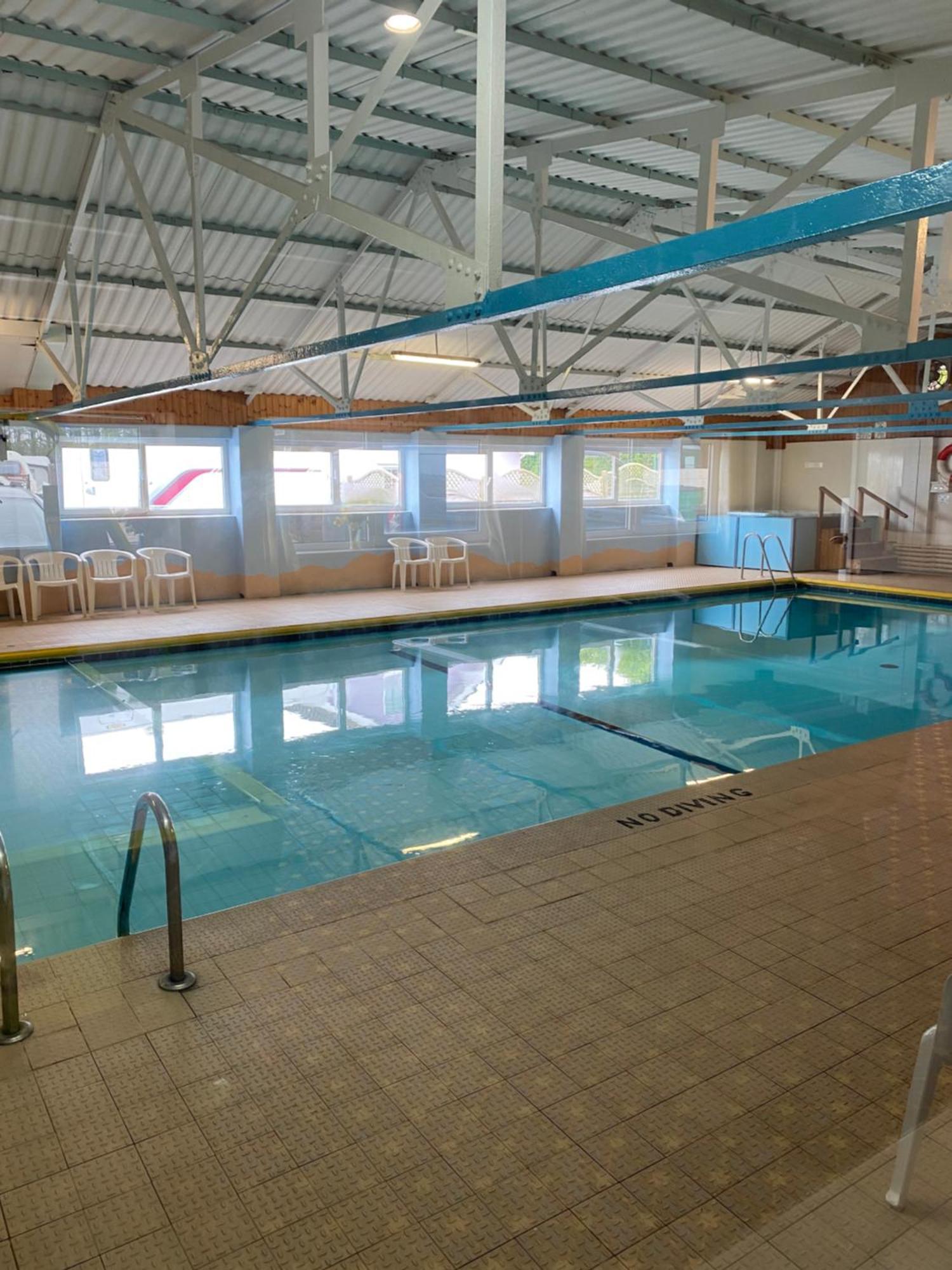 44 Gower Holiday Village Ty Gwyr Cosy 2 Bedroom Chalet Swansea Zewnętrze zdjęcie